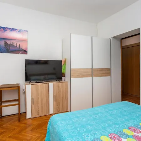 2 Bedroom Front In דירה