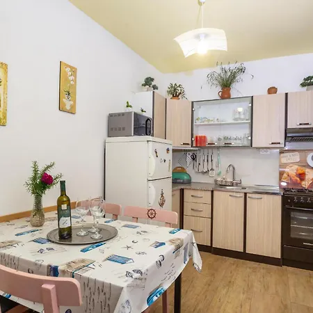 דירה 2 Bedroom Front In