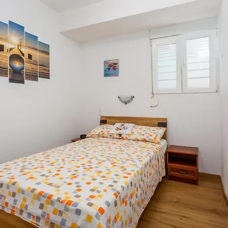 2 Bedroom Front In *