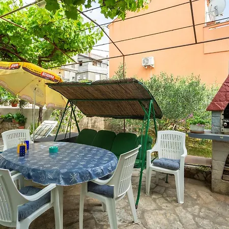 2 Bedroom Front In *